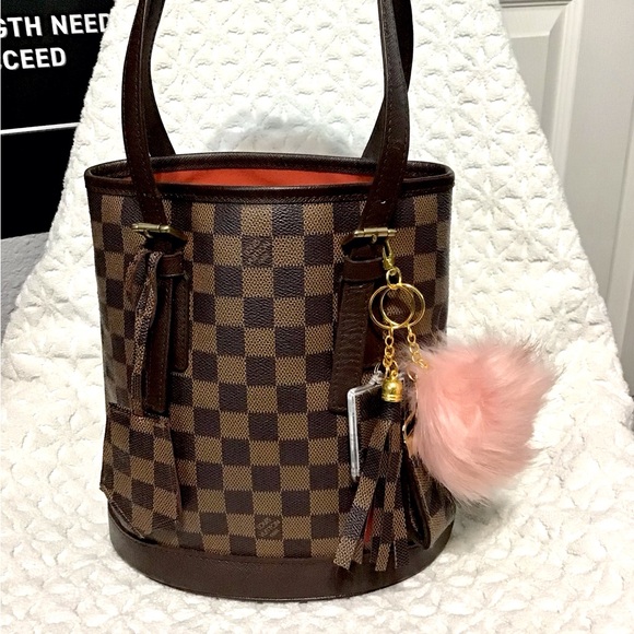 Louis Vuitton Damier Marais Bucket Shoulder Bag - Picture 4 of 16